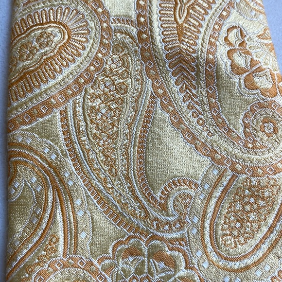 Tommy Hilfiger 3.5” X 60” gold paisley dual pattern necktie tie 100% silk - Picture 8 of 8